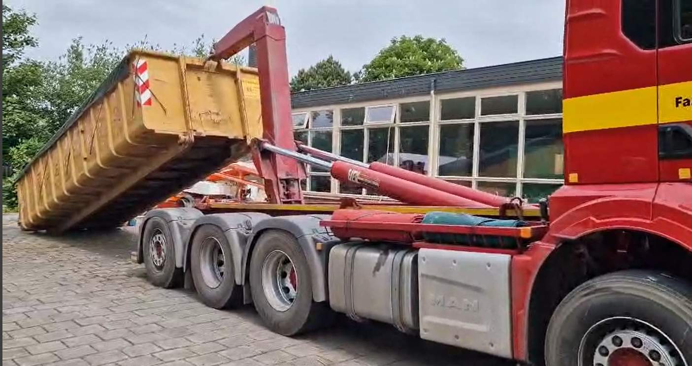 Container bouwafval nummer 1 opgehaald